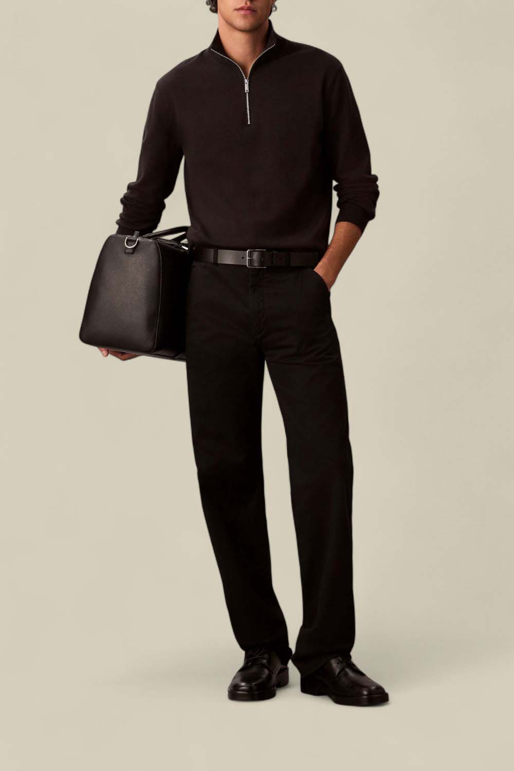 תמונת כל הלוק של סווטשירט